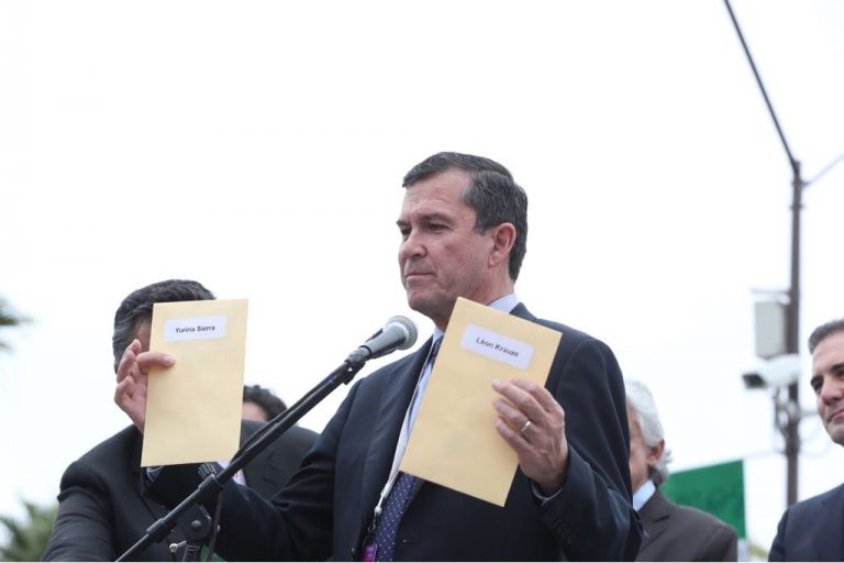 Sorteo orden de moderadores.