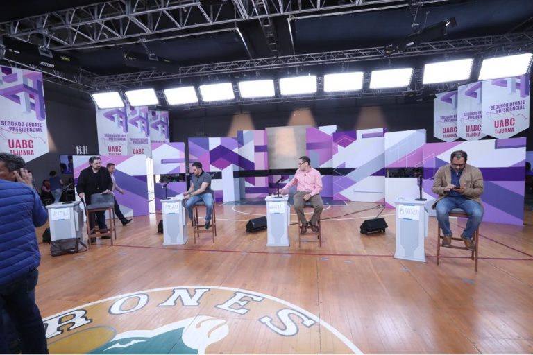 Segundo día de preparativos en la Universidad Autónoma de Baja California para el Segundo Debate Presidencial.