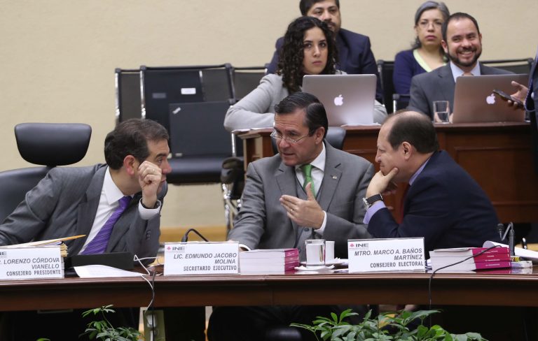 Lorenzo Córdova Vianello Consejero Presidente del INE, Edmundo Jacobo Molina 
Secretario Ejecutivo y Marco Antonio Baños Martínez, Consejero Electoral.