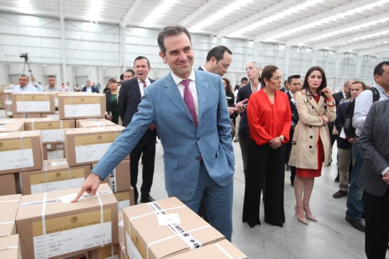 Recorrido por la Bodega Central de Organización Electoral.