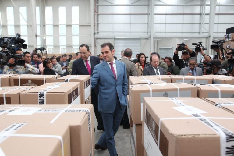 Recorrido por la Bodega Central de Organización Electoral.