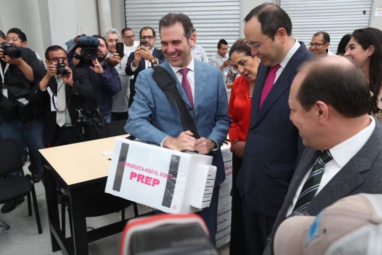 Recorrido por la Bodega Central de Organización Electoral.