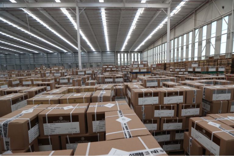 Recorrido por la Bodega Central de Organización Electoral.