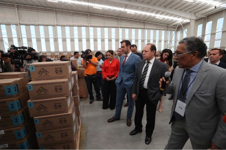 Recorrido por la Bodega Central de Organización Electoral.