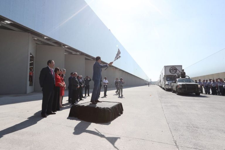 Salida de camiones de la Bodega Central de Organización Electoral.