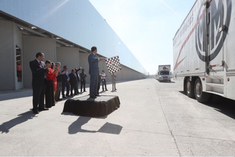 Salida de camiones de la Bodega Central de Organización Electoral.