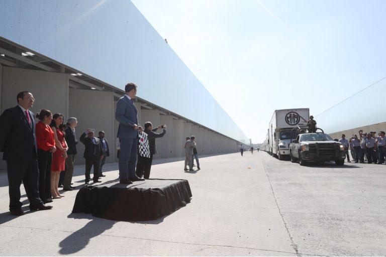 Salida de camiones de la Bodega Central de Organización Electoral.