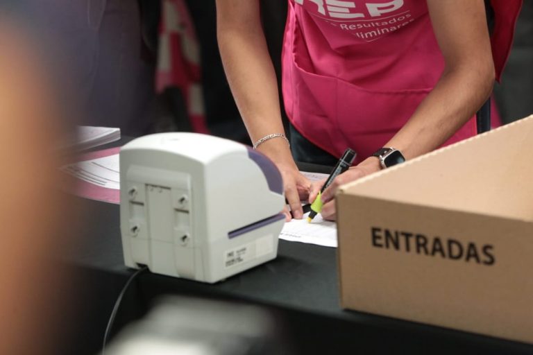 Centro de Captura y Verificación. (CAT Centro de Acopio y Transmisión de Datos)