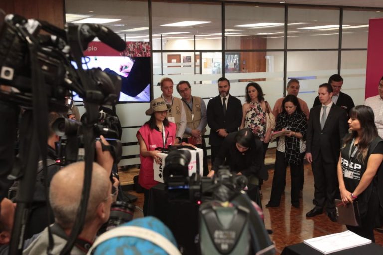 Centro de Captura y Verificación. (CAT Centro de Acopio y Transmisión de Datos)