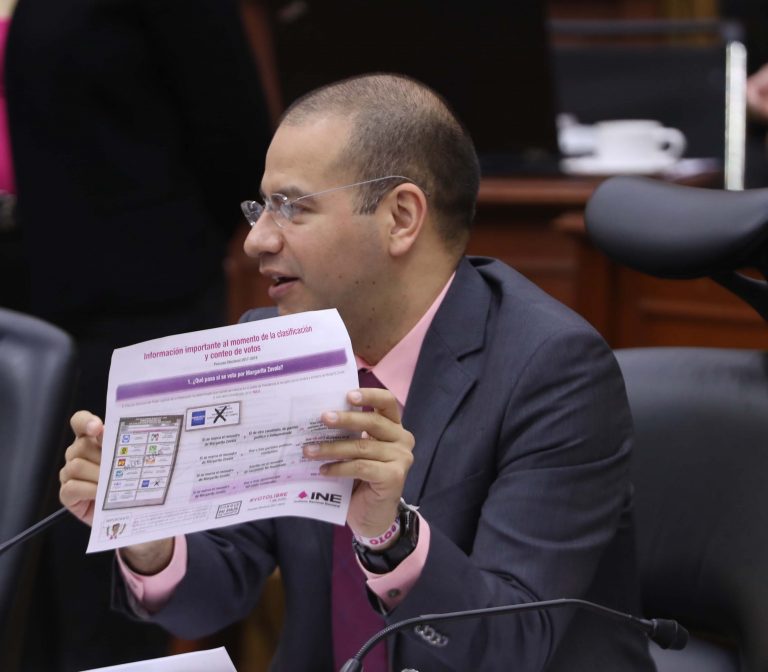 Roberto Ruíz Saldaña, Consejero Electoral.