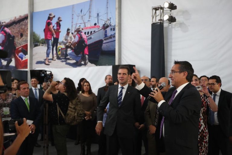 Recorrido  de las Consejeras y Consejeros del instituto por la Macrosala de Prensa.