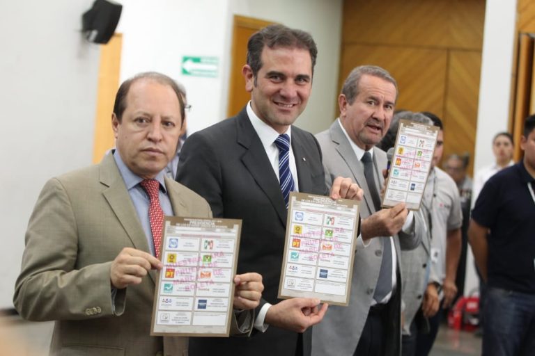 Lorenzo Córdova Vianello, Consejero Presidente del INE, Marco Antonio Baños Martínez, Consejero Electoral y Presidente de la Comisión de Capacitación Electoral y Educación Cívica y Miguel Ángel Solis, Director Ejecutivo de Organización Electoral.