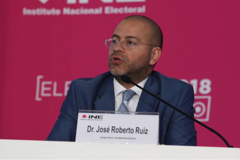 Roberto Ruíz Saldaña, Consejero Electoral.
