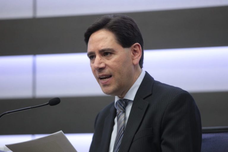 Salvador Romero Ballivián, Especialista Internacional.