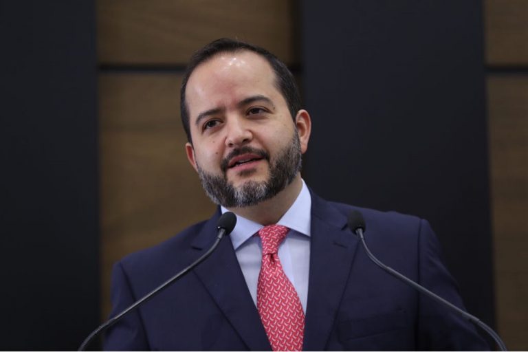 Alejandro Poire, Decano de la Escuela de Ciencias Sociales y Gobierno del ITESM.