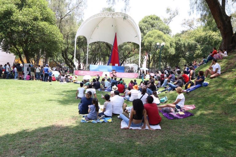 Participación de publico en el Pic Nic Literareo