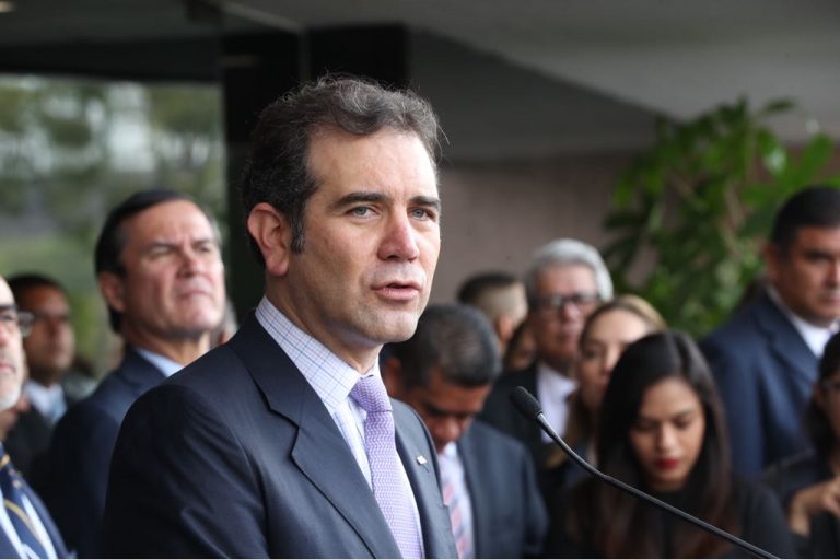 Lorenzo Córdova Vianello, Consejero Presidente del INE en la conferencia de prensa durante la entrega de documentación electoral en el marco de la LXIV Legislatura.