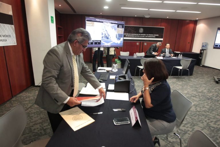 Entrega de documentación electoral en el marco de la LXIV Legislatura.