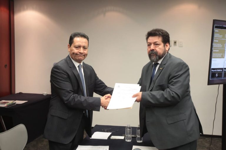 Entrega de documentación electoral en el marco de la LXIV Legislatura.