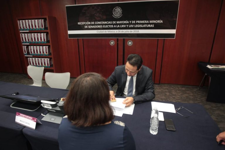 Entrega de documentación electoral en el marco de la LXIV Legislatura.