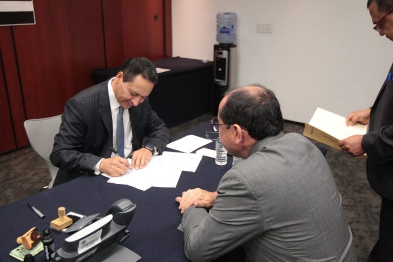 Entrega de documentación electoral en el marco de la LXIV Legislatura.