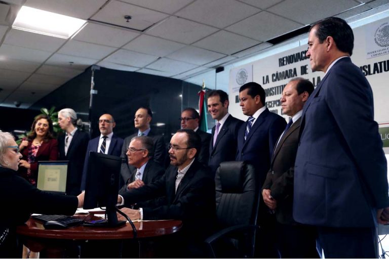 Entrega de documentación electoral en el marco de la LXIV Legislatura.