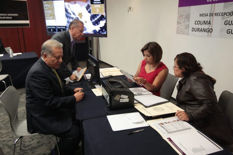 Entrega de documentación electoral en el marco de la LXIV Legislatura.