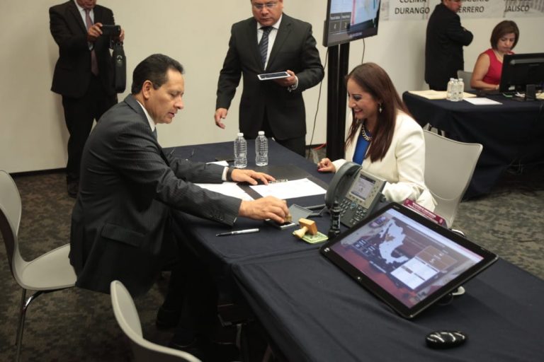 Entrega de documentación electoral en el marco de la LXIV Legislatura.