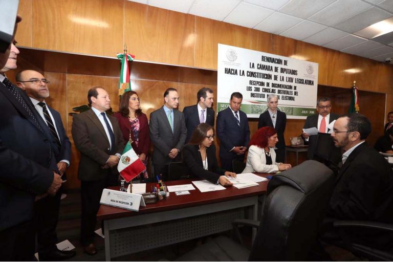 Entrega de documentación electoral en el marco de la LXIV Legislatura.