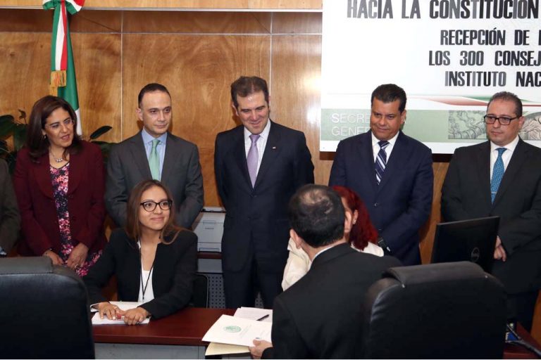 Entrega de documentación electoral en el marco de la LXIV Legislatura.