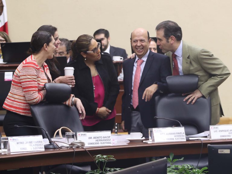 De izq,. a der. Consejeras Electorales Adriana Favela, Dania Paola Ravel, Claudia Zavala,,Consejero Electoral Enrique Andrade y Consejero Presidente Lorenzo Córdova