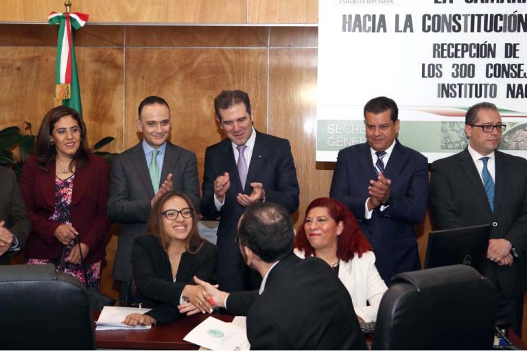 Entrega de documentación electoral en el marco de la LXIV Legislatura.