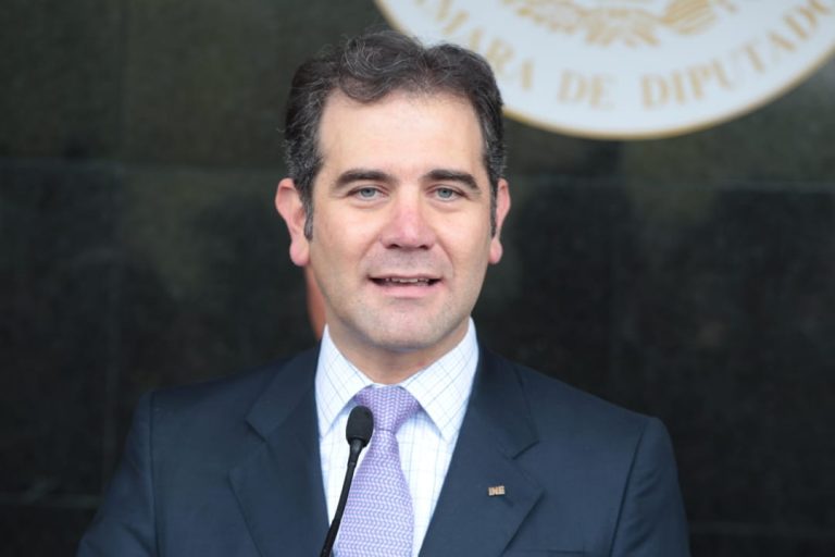 Lorenzo Córdova Vianello, Consejero Presidente del INE en la conferencia de prensa durante la entrega de documentación electoral en el marco de la LXIV Legislatura.