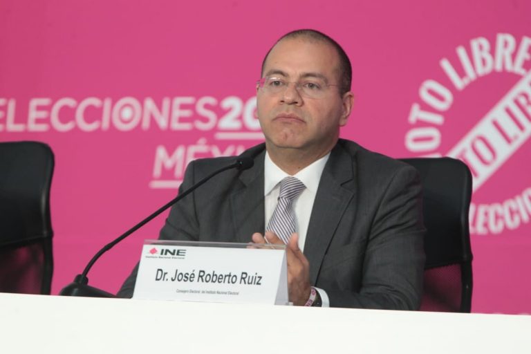 Roberto Ruíz Saldaña, Consejero Electoral.