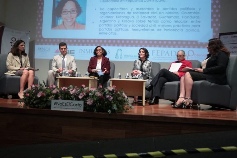 Conversatorio Institucional "Violencia política contra las mujeres en el Proceso Electoral: Realidad y acciones para afrontarla" en el  Foro: Violencia Política contra las Mujeres en Razón de Género en el Proceso Electoral 2017-2018.