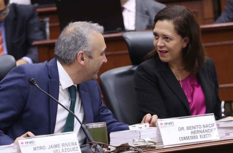 Benito Nacif Hernández y Adriana Favela Herrera, Consejera y Consejero Electorales.