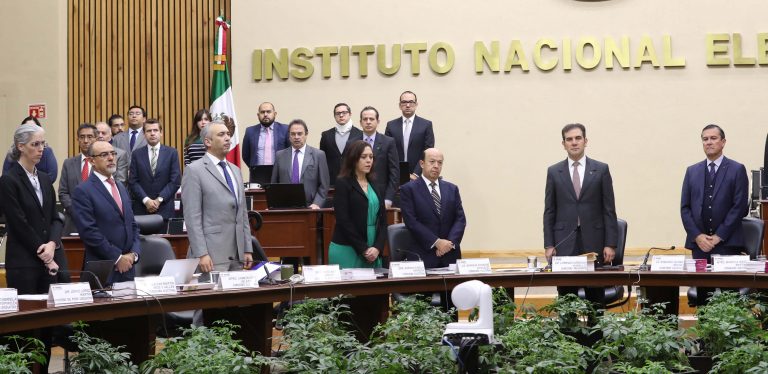 Minuto de silencio en honor a Kofi Annan Ex-secretario de la ONU, durante la Sesión Ordinaria del Consejo General.