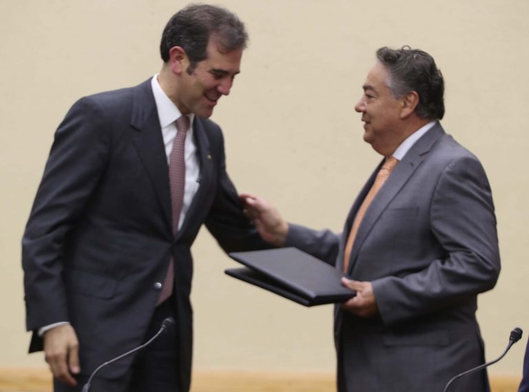 Entrega de Constancia al representante del Partido Movimiento Ciudadano Juan Miguel Castro Rendón