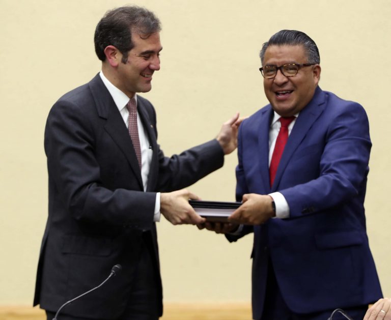 Entrega de Constancia al representante de MORENA, Horacio Duarte