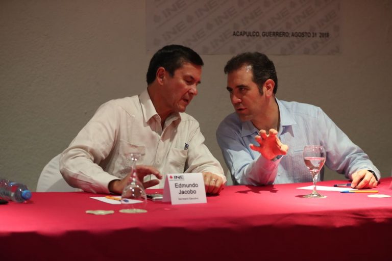 Edmundo Jacobo Molina, Secretario Ejecutivo y Lorenzo Córdova Vianello, Consejero Presidente del INE.
