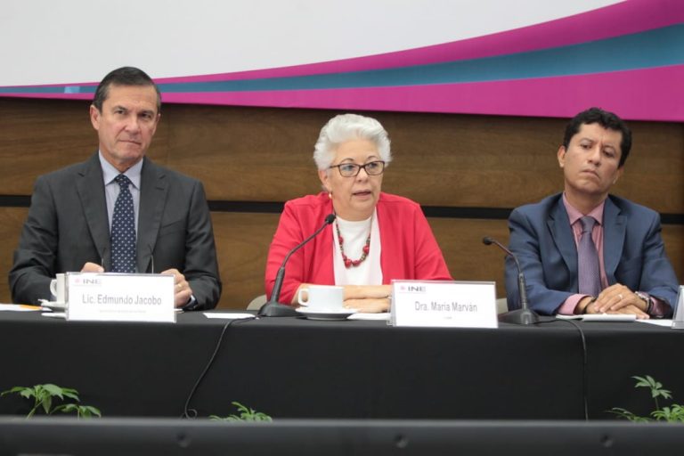 Edmundo Jacobo Molina, Secretario Ejecutivo del INE, María Marván IIJ de la UNAM y Omar Jiménez Universidad Autónoma de Chiapas.