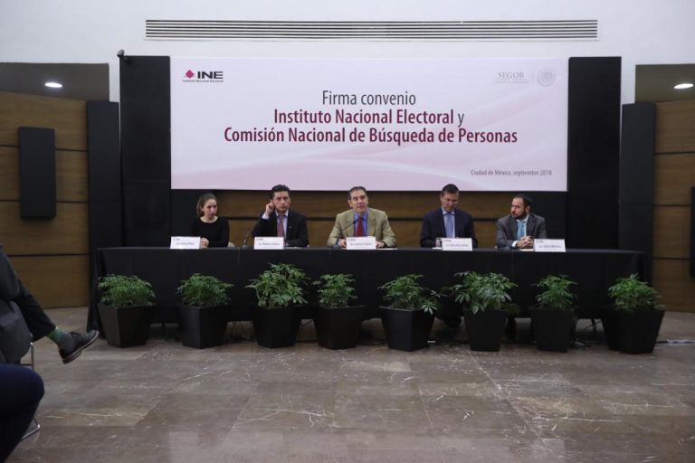 Firma de convenio INE CNB.