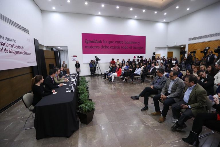 Firma de convenio INE CNB.