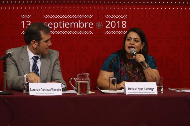 Lorenzo Córdova Vianello, Consejero Presidente del INE y Marina López Santiago, Titular de la Defensoría Pública Electoral para Pueblos y Comunidades Indígenas.