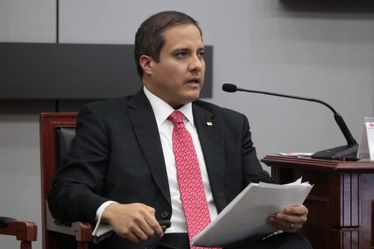 Xavier Medina, Profesor Asistente en la Universidad de Arkansas.