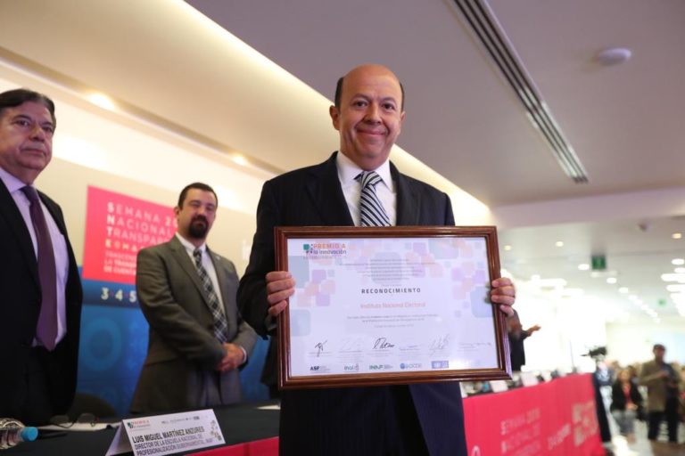 Enrique Andrade González, Consejero Electoral del INE en la Entrega de Premio a la innovación en transparencia 2018.