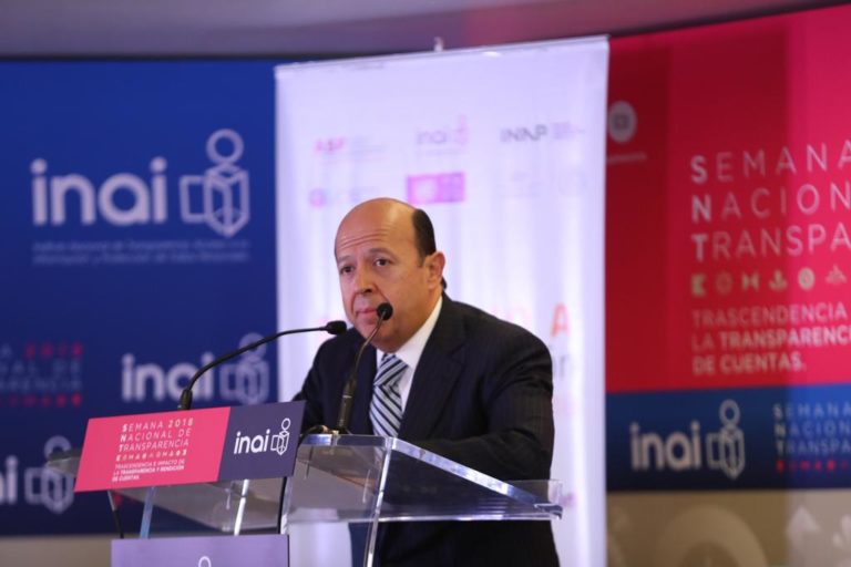 Enrique Andrade González, Consejero Electoral del INE en la Entrega de Premio a la innovación en transparencia 2018.