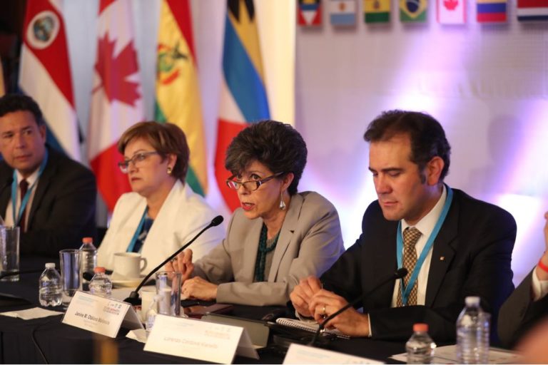 Luz de los Ángeles Retana Chinchilla, Magistrada Suplente del Tribunal Supremo de Elecciones de Costa Rica, Janine Otálora Malassis Magistrada Presidenta del TEPJF México y Lorenzo Córdova Vianello, Consejero Presidente del INE.