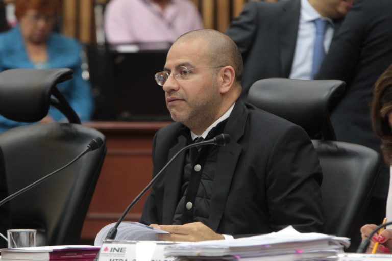 Roberto Ruíz Saldaña, Consejero Electoral.
