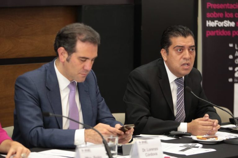 Lorenzo Córdova Vianello Consejero Presidente del INE e Issac Arteaga Cano, Director de Comunicación y Análisis Informativo del INE.